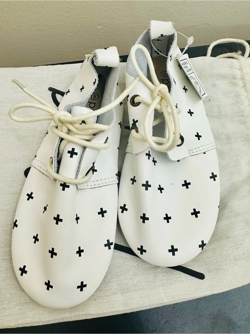 NWT Piper Finn White Kids' Moccasin Tie Shoes with Black Cross Pattern Sz 8T